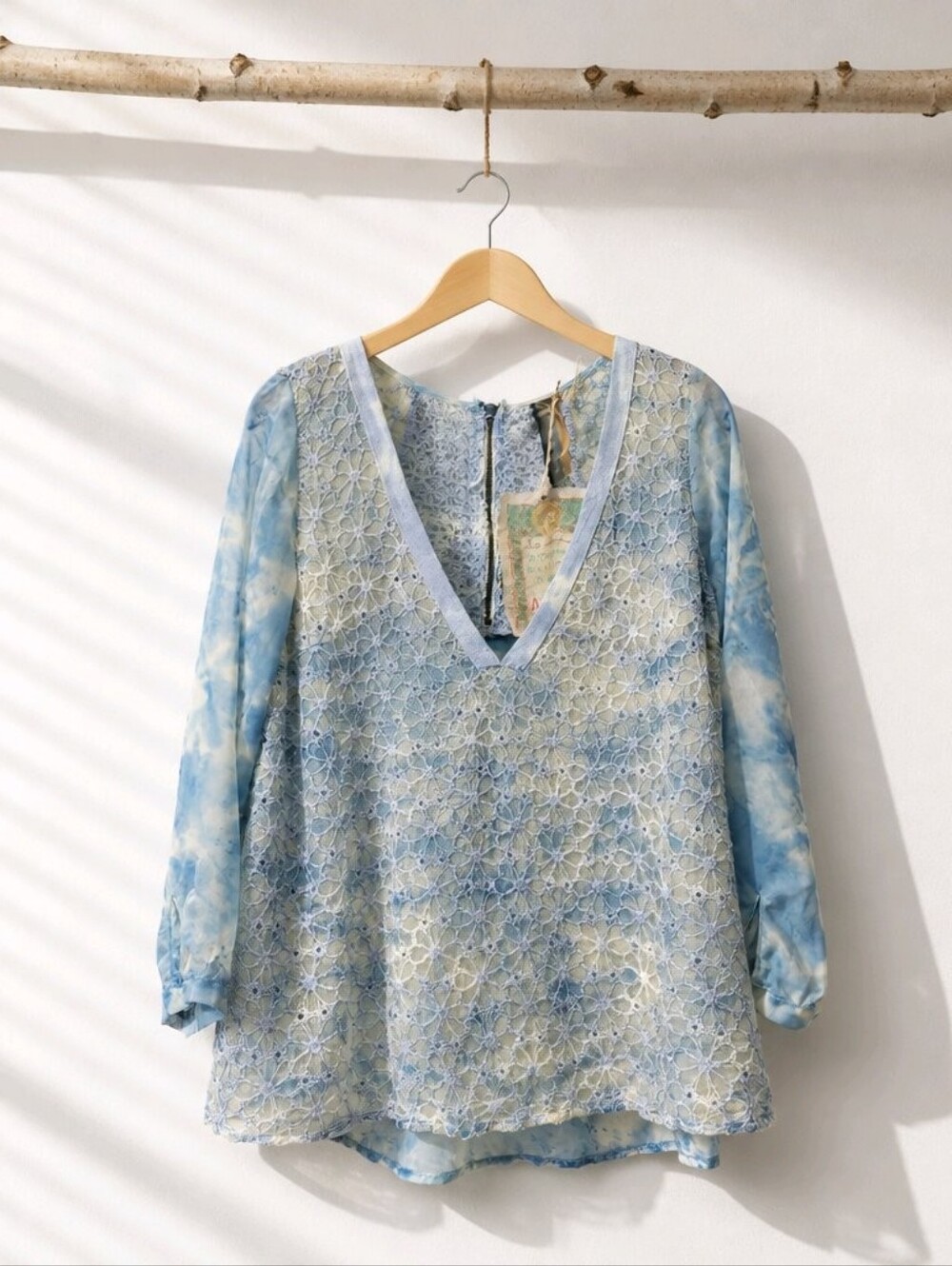 Aratta NWT Sky Blue Floral Lace V-Neck Blouse Clouds Flowing Light Sz SMALL